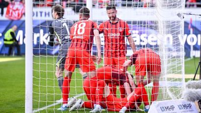 Bild: Harry Langer/dpa
Jubel in Rot: Heidenheim kann doch noch siegen