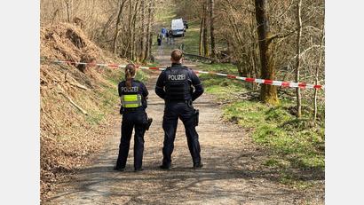 Bild: Berthold Stamm/dpa
Ermittelt wird in alle Richtungen.