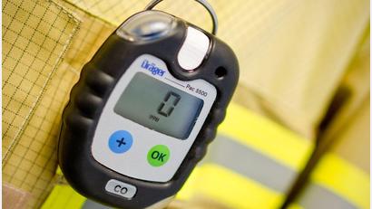 Bild: Daniel Bockwoldt/dpa
Mit einer Kohlenmonoxid-Vergiftung kommen die beiden ins Krankenhaus. (Symbolbild)