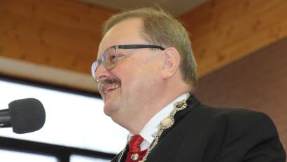 Bild: Konrad Rosner
Bürgermeister Alfred Stier freut sich über den einstimmigen Haushaltsbeschluss des Stadtrats in Bärnau.