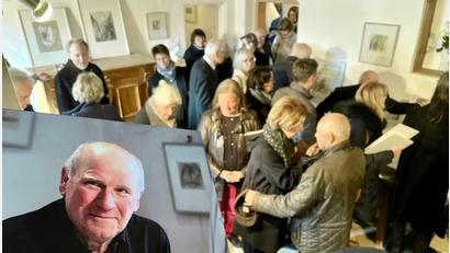 Bild: Gerhard Götz
Im Dechanthof grüßte Paul Schinner bildlich nochmals seine Freunde, die an seinem Lebensmittelpunkt, im Dechanthof, bewirtet wurden.