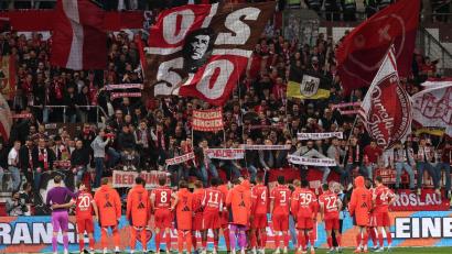 Bild: Christian Charisius/dpa
Bayern-Jubel nach dem 5:0 beim FC St. Pauli.