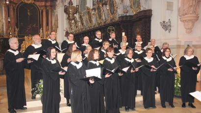 Bild: Konrad Rosner
Der Kammerchor der Frauenkirche Dresden in Aktion in der Waldsassener Basilika.