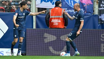 Bild: Ulrich Hufnagel/dpa
Zwei Ex-Braunschweiger jubeln für Bochum: Torschütze Gerrit Holtmann (l) und Stürmer Philipp Hofmann.