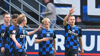 Bild: Swen Pförtner/dpa
Filip Bilbija (r) erzielte in der ersten Halbzeit drei Tore.