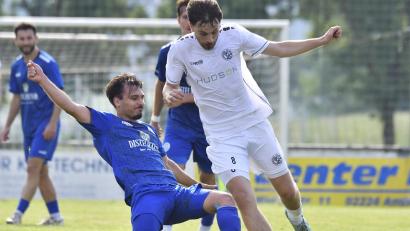Archivbild: Hubert Ziegler
David Dujmovic (rechts) erzielte den Siegtreffer für die DJK Gebenbach beim 3:2-Auswärtserfolg in Ingolstadt.