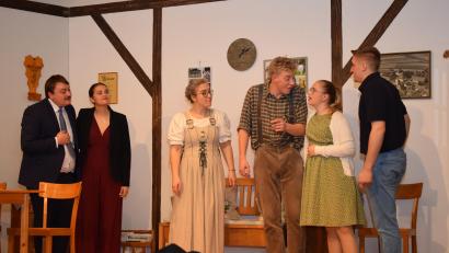 Bild: bnr
Recht turbulent geht es in der guten Stube der Bauersleute Rudi und Klara zu. Am Ende siegt dann doch die Liebe.