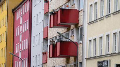 Bild: Peter Kneffel/dpa
Das ifo-Institut für Wirtschaftsforschung sieht in München ein leichtes Wachstum im Segment Wohnen auf Zeit zwischen 2012 und 2025. (Illustration)