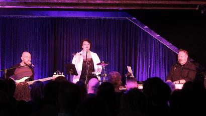 Bild: stg
Das Trio "Soulfood unplugged" mit Steffi Denk, Sepp Haslinger und Fred Jacobsson begeisterte am Samstagabend am Schafferhof