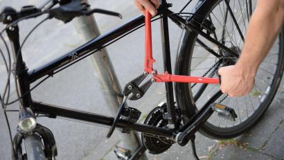 Symbolbild: Andreas Gebert/dpa 
Ein 36-jähriger Mann wurde in Hof mit einem gestohlenen E-Bike erwischt.