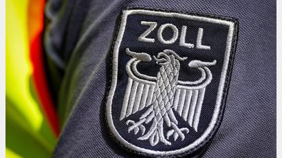 Symbolbild: Soeren Stache/dpa
Ermittler des Hauptzollamts Ulm nahmen den 37-Jährigen bereits im März fest.