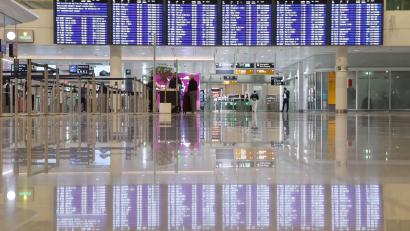 Bild: Karl-Josef Hildenbrand/dpa
Nicht viel los in der Abflughalle des Terminal 2.