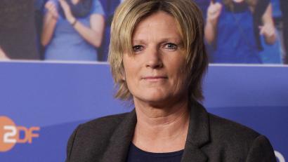 Bild: Rainer Jensen/dpa
Claudia Neumann kommentiert regelmäßig Fußball-Spiele im ZDF. (Archivbild)
