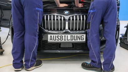 Bild: Jan Woitas/dpa
Weniger junge Menschen wählen den Weg einer dualen Ausbildung. (Archivbild)