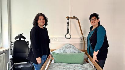 Bild: Matthias Bäumler
Nicole Rasp (links) und Sandra Ebenschwanger von Karbstein Care in einem der noch nicht belegten Patientenzimmer.