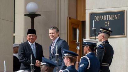 Bild: Kevin Wolf/AP/dpa
Die USA und Indonesien wollen künftig noch enger zusammenarbeiten.