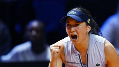 Bild: Marijan Murat/dpa
Eva Lys durfte nach einem deutlichen Rückstand über den Sieg jubeln.