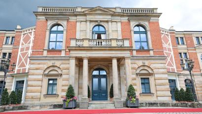 Bild: Daniel Karmann/dpa
Die Bayreuther Festspiele ringen um eine neue Struktur.