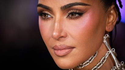 Bild: Scott A Garfitt/Invision/AP/dpa
Als Produzentin ist Kardashian vor allem an Finanzierung und Vermarktung der Produktion beteiligt. (Archivbild)