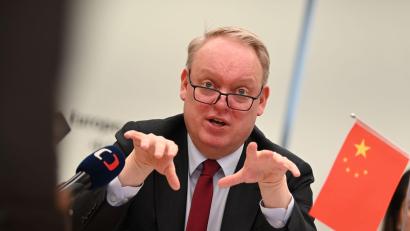 Bild: Johannes Neudecker/dpa
Kammerpräsident Eskelund sieht Gefahr durch China für europäische Firmen mancher Branchen.