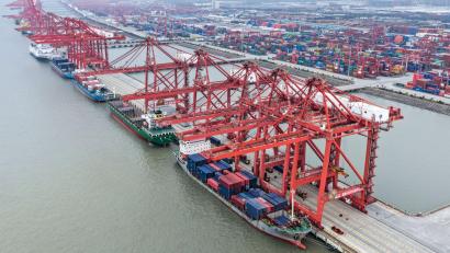 Bild: Li Bo/XinHua/dpa
Der Iran-Krieg sorgt für Unruhe im Welthandel. Das bekommt auch die chinesische Exportwirtschaft zu spüren. (Archivbild)