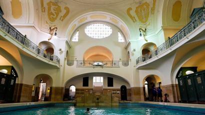 Bild: Uwe Lein/dpa
Das Müller'sche Volksbad feiert im Mai sein 125-jähriges Bestehen.