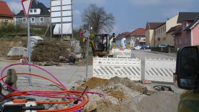 Bild: bnr
Der eigenwirtschaftliche Ausbau der Breitbandversorgung durch die Firma Leonet schreitet zügig voran. Ungeachtet derzeitiger Unsicherheiten konnten im Stadtgebiet wesentliche Fortschritte erzielt werden.