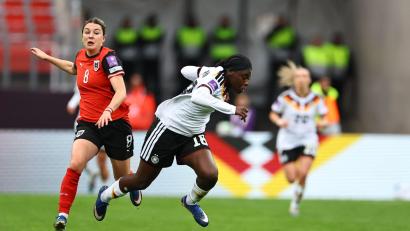 Bild: Daniel Karmann/dpa
Sorgte für das 1:0: Stürmerin Nicole Anyomi (r).
