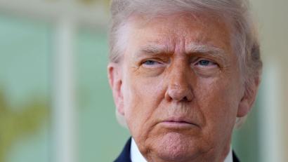 Bild: Alex Brandon/AP/dpa
Trump sagte dem Sender Fox News, der Krieg im Iran sei womöglich bald vorbei. (Archivbild)