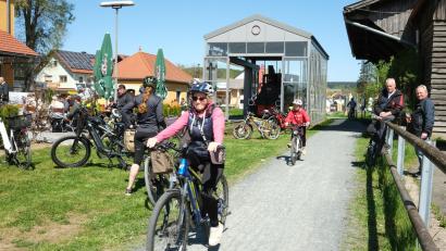 Archivbild: Hirsch
Sportlich oder gemütlich unterwegs: Beim Radlersonntag am 26. April gibt es am Bayerisch-Böhmischen Freundschaftsweg zwölf Einkehrstationen, wie hier am ehemaligen Bahnhof in Oberviechtach.