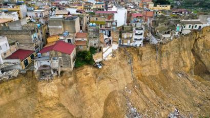 Bild: Stefano Gattordo/LaPresse/AP/dpa
Der Erdrutsch hatte Ende Januar die 25.000-Einwohner-Stadt Niscemi im Süden Siziliens getroffen. (Archivfoto)