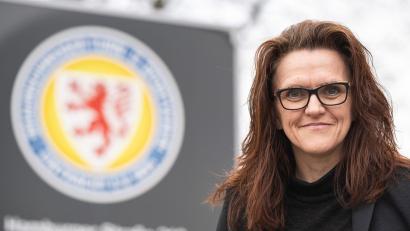 Bild: Swen Pförtner/dpa
Nicole Kumpis ist seit 2021 Präsidentin von Fußball-Zweitligist Eintracht Braunschweig. (Archivbild)