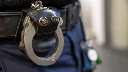 Bild: Peter Kneffel/dpa
Im Streit soll der Verdächtige den 63-Jährigen nach Angaben der Ermittler getötet haben. (Symbolbild)