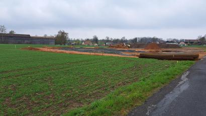 Bild: ak
Die Gemeinde Speichersdorf hat innerhalb eines Jahres das Gewerbegebiet "Am Kemnather Weg" zur Rechtskraft gebracht. Das erste Bauvorhaben läuft bereits.