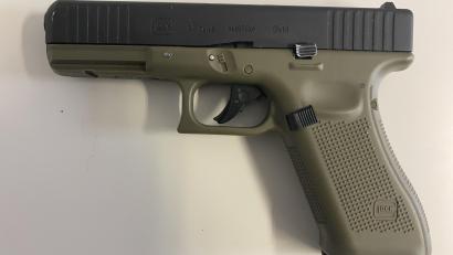 Bild: Polizei Schwandorf
Eine täuschend echt aussehende Soft-Air-Waffe entdeckte die Polizei bei einem Schwandorfer.