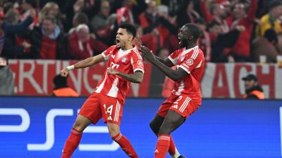 Bild: Sven Hoppe/dpa
Luis Diaz (links) jubelt mit Dayot Upamecano über das erlösende 3:3. Danach traf noch Michael Olise gegen Real Madrid zum 4:3. Der FC Bayern steht im Halbfinale der Champions-League.