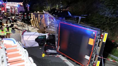 Bild: Ralf Hettler/dpa
Ein Mensch ist bei einem Unfall mit einem Lastwagen auf der A3 gestorben.