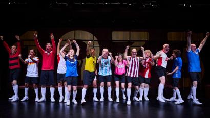 Bild: Ludwig Olah/Staatstheater Nürnberg/dpa
Bei dem Theaterstück wirken zehn Bürgerinnen und Bürger mit, die selbst Fußball spielen, FCN-Mitglied oder große Fans sind. (Handout)