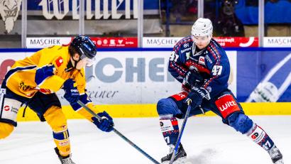 Bild: Tobias Neubert
Charlie Jahnke (links) und Vladislav Filin tragen in der kommenden Spielzeit gemeinsam das Trikot der Blue Devils Weiden.