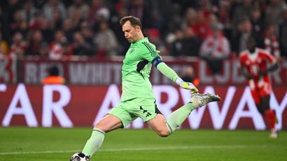 Bild: Tom Weller/dpa
Manuel Neuer unterläuft gegen Real schon nach wenigen Sekunden ein riesiger Fehler.