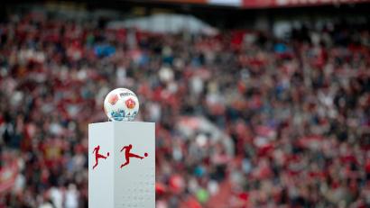 Bild: Fabian Strauch/dpa
Die Bundesliga verzeichnet eine große Investitionslücke gegenüber anderen Top-Ligen (Archivbild).