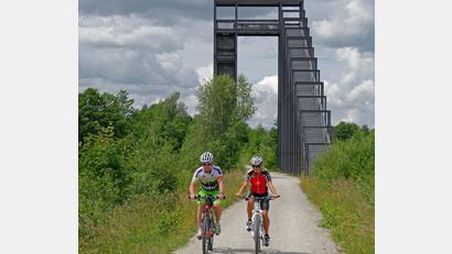Archivbild: tr
Der Vizinalbahnradweg führt auch unter der Himmelsleiter hindurch.