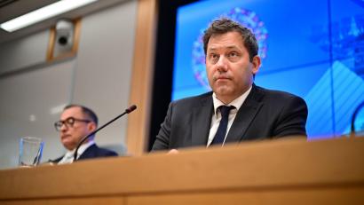 Bild: Sebastian Christoph Gollnow/dpa
Finanzminister Klingbeil sieht massive Auswirkungen des Iran-Kriegs auf das Wachstum in Deutschand.