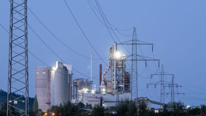 Bild: Silas Stein/dpa
Energieintensive Betriebe wie zum Beispiel Zementwerke kommen für die Förderung in Frage. (Symbolbild)