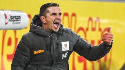 Archivbild: Armin Weigel/dpa
Sein halbes Trainerleben hat Mersad Selimbegovic beim SSV Jahn verbracht. Jetzt coacht er Aachen und ist am Freitag in Regensburg zu Gast.