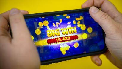 Bild: Sina Schuldt/dpa
Seit 2021 können Online-Glücksspiele in Deutschland erlaubt werden. (Symbolbild)