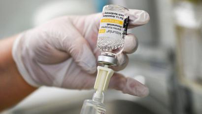 Bild: Jens Kalaene/dpa
Das entscheidende Expertengremium sieht auch beim Alzheimer-Mittel Donanemab keinen zusätzlichen Nutzen gegenüber bisherigen Behandlungen.