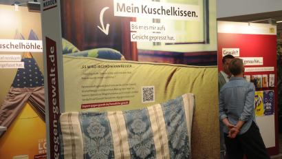 Bild: ge
Bedrückende und schockierende Inhalte vermittelt die ungewöhnliche Ausstellung.