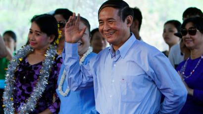 Bild: Aung Shine Oo/AP/dpa
Der frühere Präsident kam völlig überraschend fünf Jahre nach dem Putsch frei. (Archivbild)