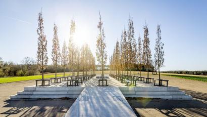 Bild: Andrea Schlosser
Jetzt muss nur noch der Rasen aufgehen. Alle anderen Arbeiten am Europa-Tempel in Etsdorf sind erledigt.